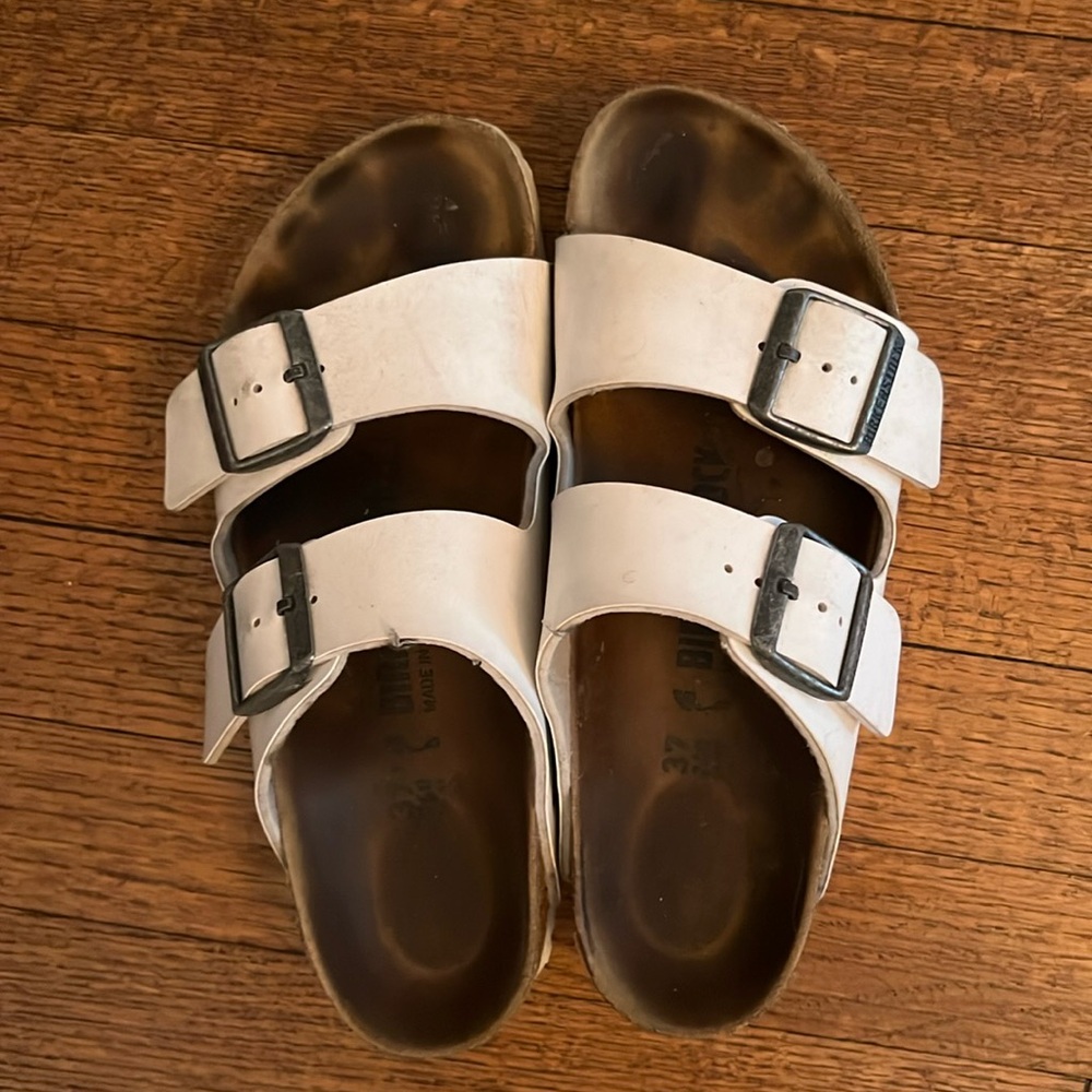 White Arizona Birkenstocks 🌙